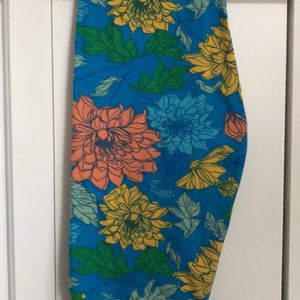 LuLaRoe leggings OS. Like new. Lovely!